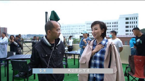 亚萍虎得有点可爱，为了尽早恢复训练，这楼说跳就跳啊……