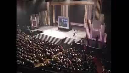 《唐人街探案3》结尾是迈克尔杰克逊的《heal the world》……