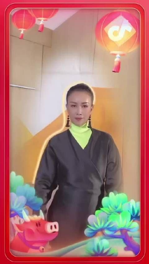 那姐不愧是气氛担当，这一拜年霸气那股劲就出来了！！