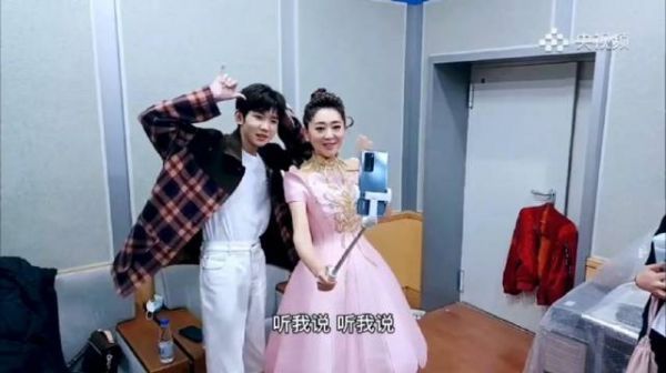 王源直男自拍 “能不能拿个杆儿啊”……
