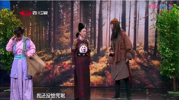 知道贾玲和张小斐关系好，没想到这么好，女孩就该挺女孩