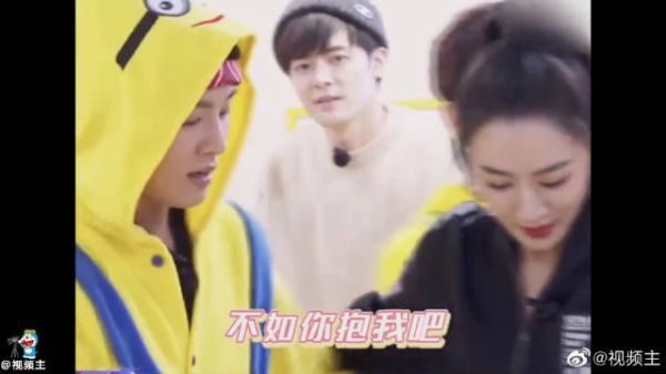 薇娅背着李汶翰心跳到100，把薇娅累的呼哧呼哧的……