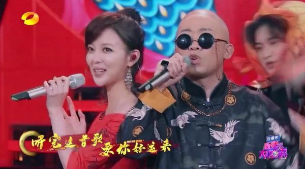 杨迪 和汪小敏带来歌曲《好运来》，汪小敏模仿祖海……