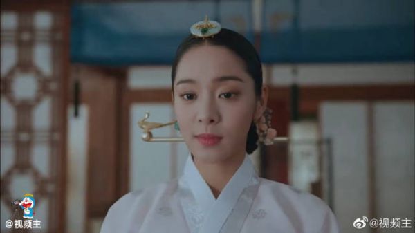 《哲仁王后》嫔妃好不容易鼓足勇气推开门准备向殿下表白……