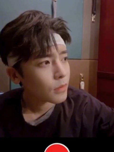 叮！你的今日份限定男友小侯来啦，做梦素材，谁看了不心动！