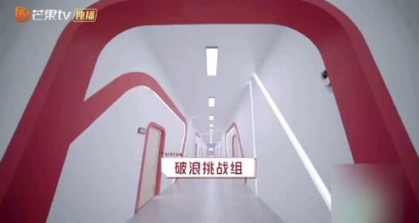 第一次接触高强度唱跳，小考忘记动作心态崩溃但迅速找回了状态……