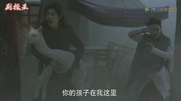 唐三抱着沙行兽在沙尘暴里狂喊:你的孩子在我这里!