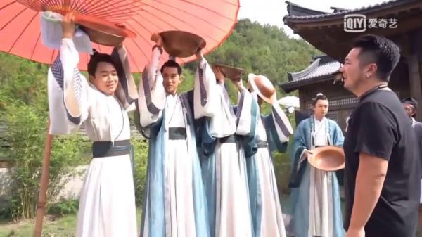 花絮：男德学院拍摄大赏，郭麒麟突发奇想来一出酒醉的蝴蝶……