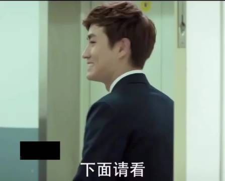 《小丈夫》第15集:小贝在电梯间看见老板欺负女员工……