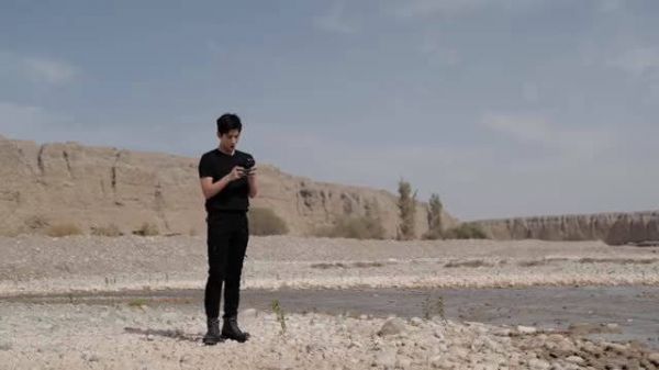 杨洋无人机试飞初体验 可爱憨憨咩……