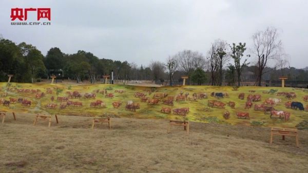 历时3年！50米巨幅油画万牛图亮相