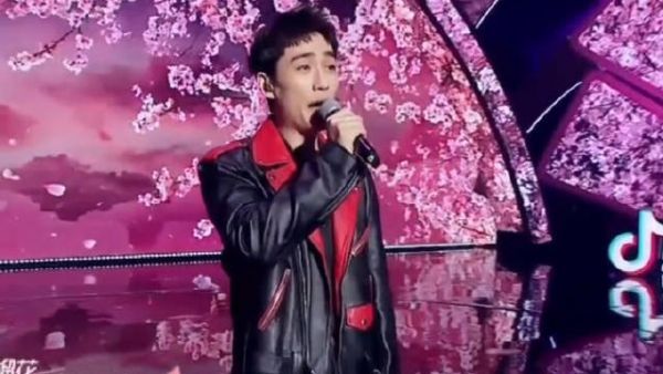 朱一龙东方卫视 演绎的《纸短情长》……