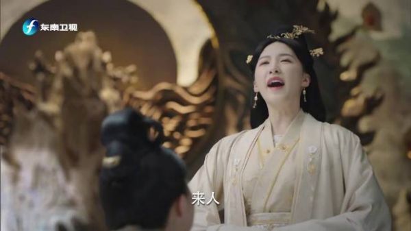 新婚当夜，骊歌独自一人在洞房等待，终于刘义康走进……