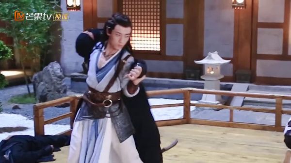 谷嘉诚《玲珑狼心》炎青的打戏也太帅气了……