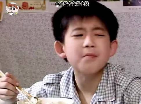 《母亲》第20集 红霞偷偷用一瓶油炸馒头吃……