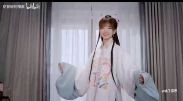 王冰冰汉服造型我直呼好家伙,这是仙女下凡吧!