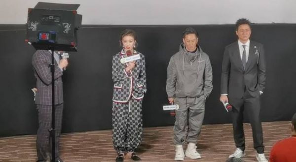 不愧是美女啊，怎么贴都好看！！