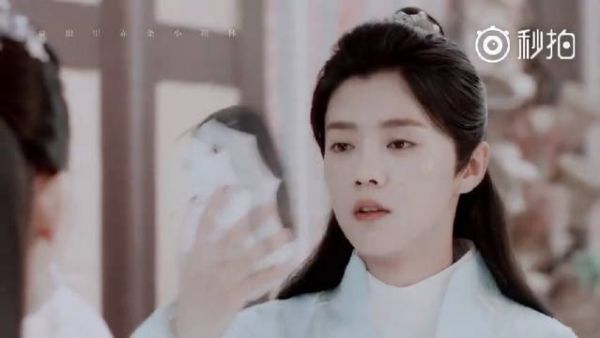 必须来看看鹿晗陈长生的面具造型～ 摘下面具那一瞬间……