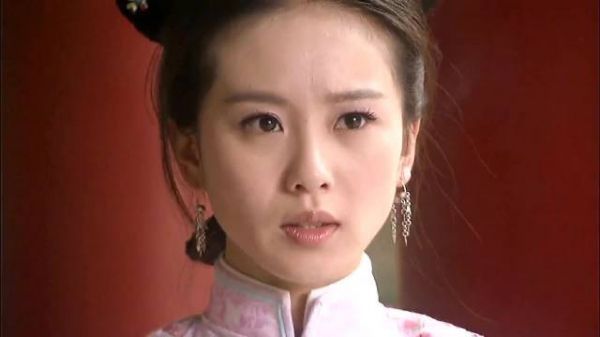虽然人在清朝,骨子里却充满了现代人的执着与活泼……