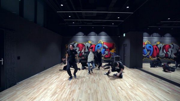 姜丹尼尔 练习室 脚步声听得好爽啊！！！！