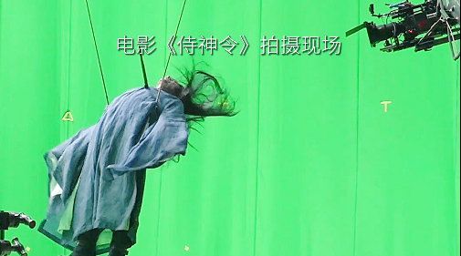 电影《侍神令》发布幕后花絮,陈坤在拍摄一场高空坠落戏时……