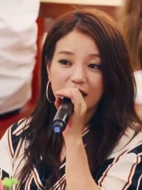 之前赵薇黄晓明聚会,赵薇喝多之后唱了还珠格格主题曲!
