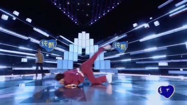 他不是来比赛的，是来表演的 下乡支教️