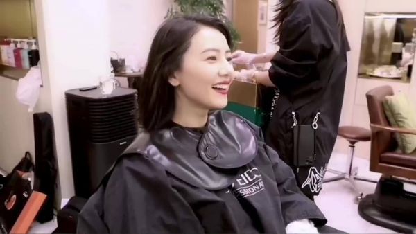 所以，这次染发就是为了新剧《完美伴侣》做准备吗？
