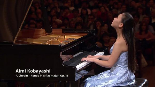 小林爱实演奏：肖邦降E大调回旋曲Op……