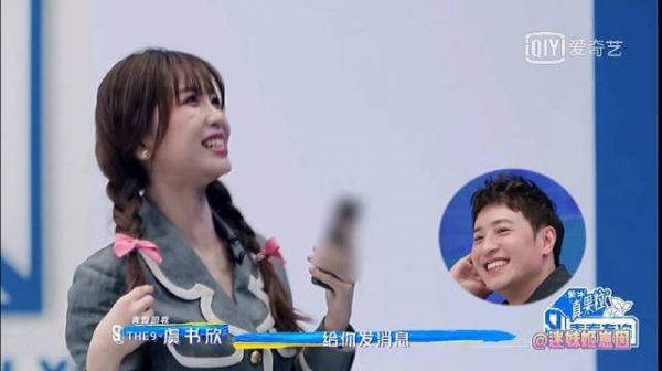 虞书欣加上Lisa微信化身“尖叫鸡”……