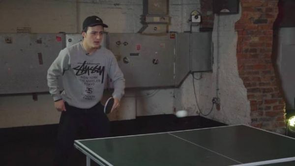 找到了一个Christopher挑战Zak Abel乒乓球的视频……