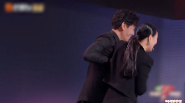 那姐表演结束彻底嗨了！