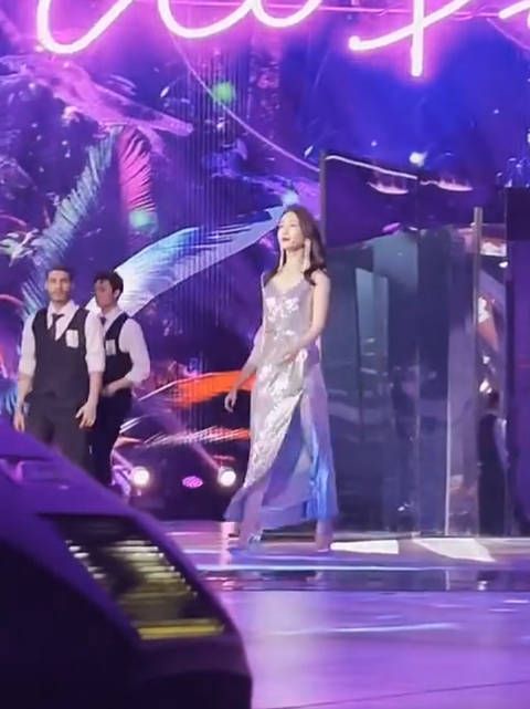 王鸥的wink你接收到了吗，天生大美女谁能不爱呢……