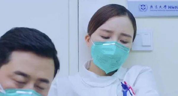 《急诊科医生》第53集：重症隔离区的护士……