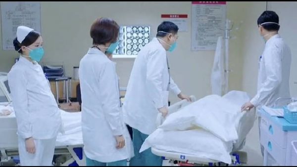《急诊科医生》第52集：新型冠状病毒感染者去世……