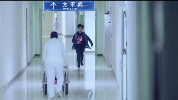 《急诊科医生》第42集:十岁小男孩车祸身亡后……