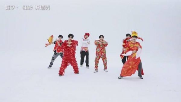 男故春节大联欢粉队幕后花絮 少年们在一起打打闹闹好欢乐