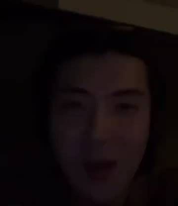 吴世勋直播时被问是不是gay，吴世勋温柔的回答说不是……