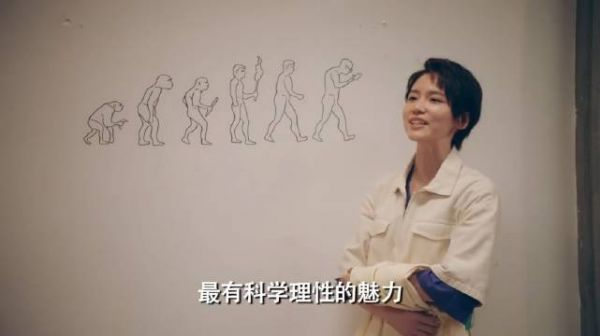 《爱情公寓5》第3集:胡一菲回去看画结果一个比一个画的恐怖