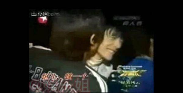 《光荣》是付辛博和井柏然BOBO组合的歌