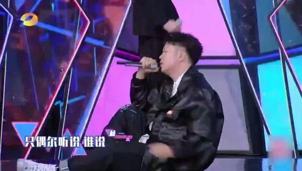 腿长一米八的林一同学，这次的配合妥妥的完美……