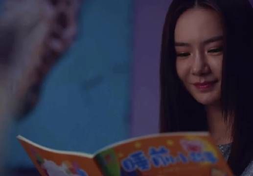 女儿喜欢家里的机器人安怡，妈妈开始吃醋了……