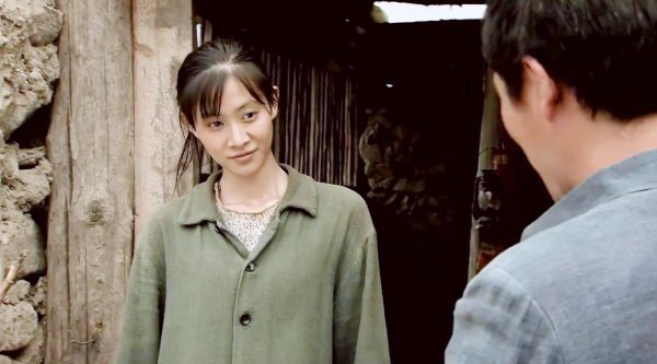 善良农民收留了一个乞丐，梳洗干净年轻漂亮……