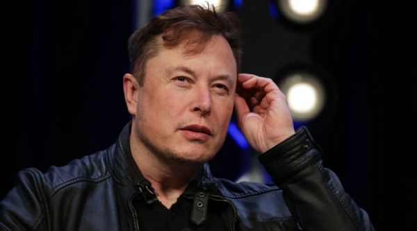马斯克炮轰得州电网不靠谱，特斯拉车主睡车里取暖