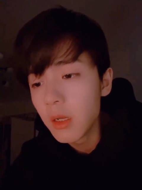 今天依然是分裂式唱法 低八度的人予 给高八度的人予搭和声……