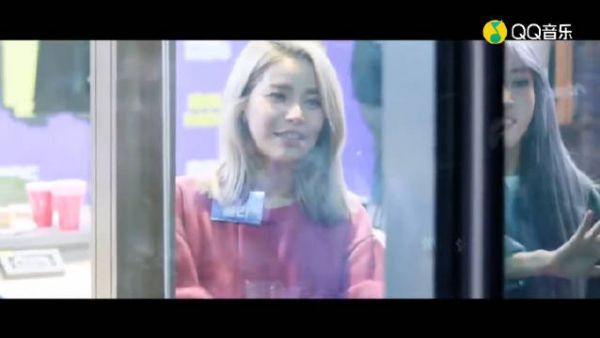 颂乐生日送给粉丝的自作曲《listen in the evening》MV……