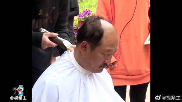 《乡村爱情13》“小矮个，没有脖，头发中间一道河”……