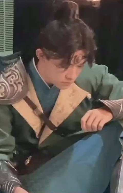 易烊千玺长安机关师花絮竖屏版!帅气plus!
