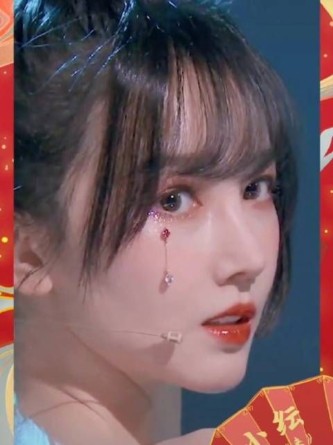 陈小纭这个国风漫画造型太美了吧 红色也太衬她了……