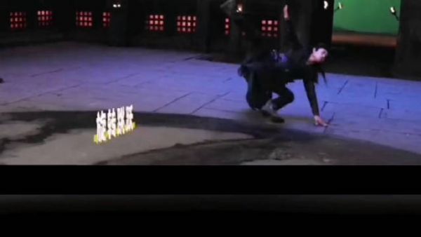 这段花絮是比比东告知唐三小舞是十万年魂兽……